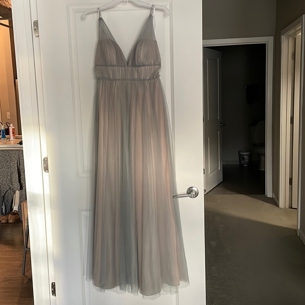 Formal Dress - Picture 4 of 9